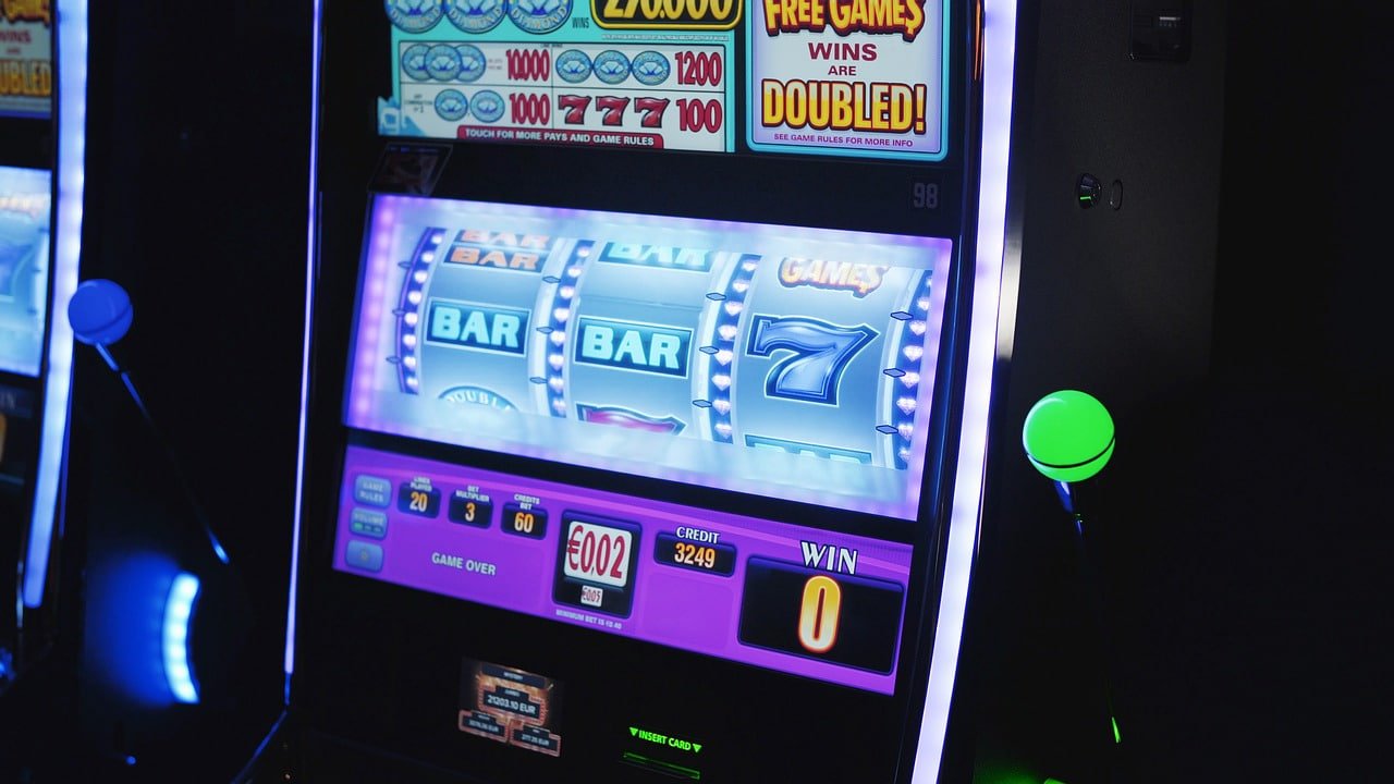 nova126 slot Android app home screen showing live-dealer tables and sportsbook